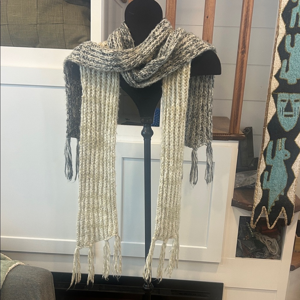 Handmade 2 Chic Knit Scarf in Gray and Cream - Picture 1 of 6